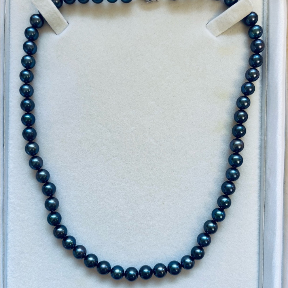 Tahitian pearl necklace  17.5” with 14k white gold clasp.